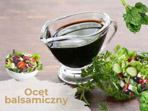 Gęsty ocet balsamiczny w sosjerce, obok sałatek i ziół. Dowiedz się, jak zrobić gęsty ocet balsamiczny.