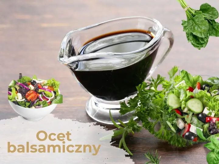 Gęsty ocet balsamiczny w sosjerce, obok sałatek i ziół. Dowiedz się, jak zrobić gęsty ocet balsamiczny.